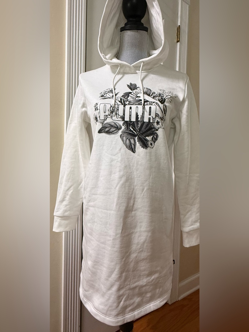 PUMA womans White Floral Logo Hoodie Sweatshirt Size Small